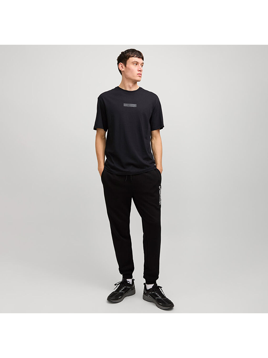 Taka Crew Neck Erkek Siyah Yuvarlak Yaka Spor Tişört-1