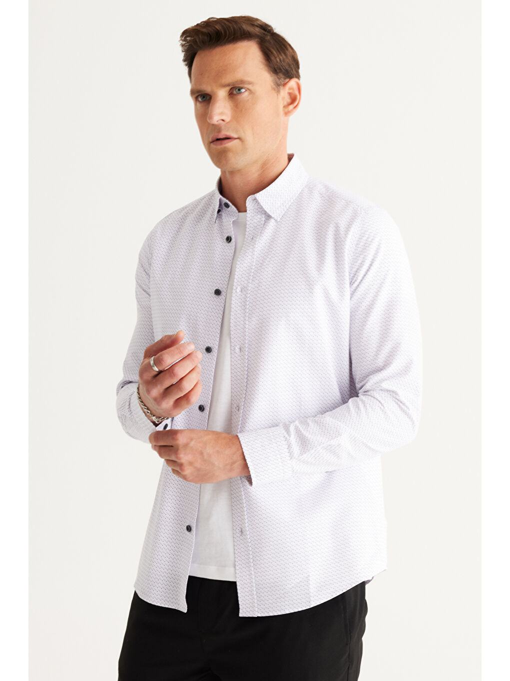 Erkek Beyaz-Siyah Slim Fit Dar Kesim Gizli Düğme Yaka Pamuklu Baskılı Gömlek-1