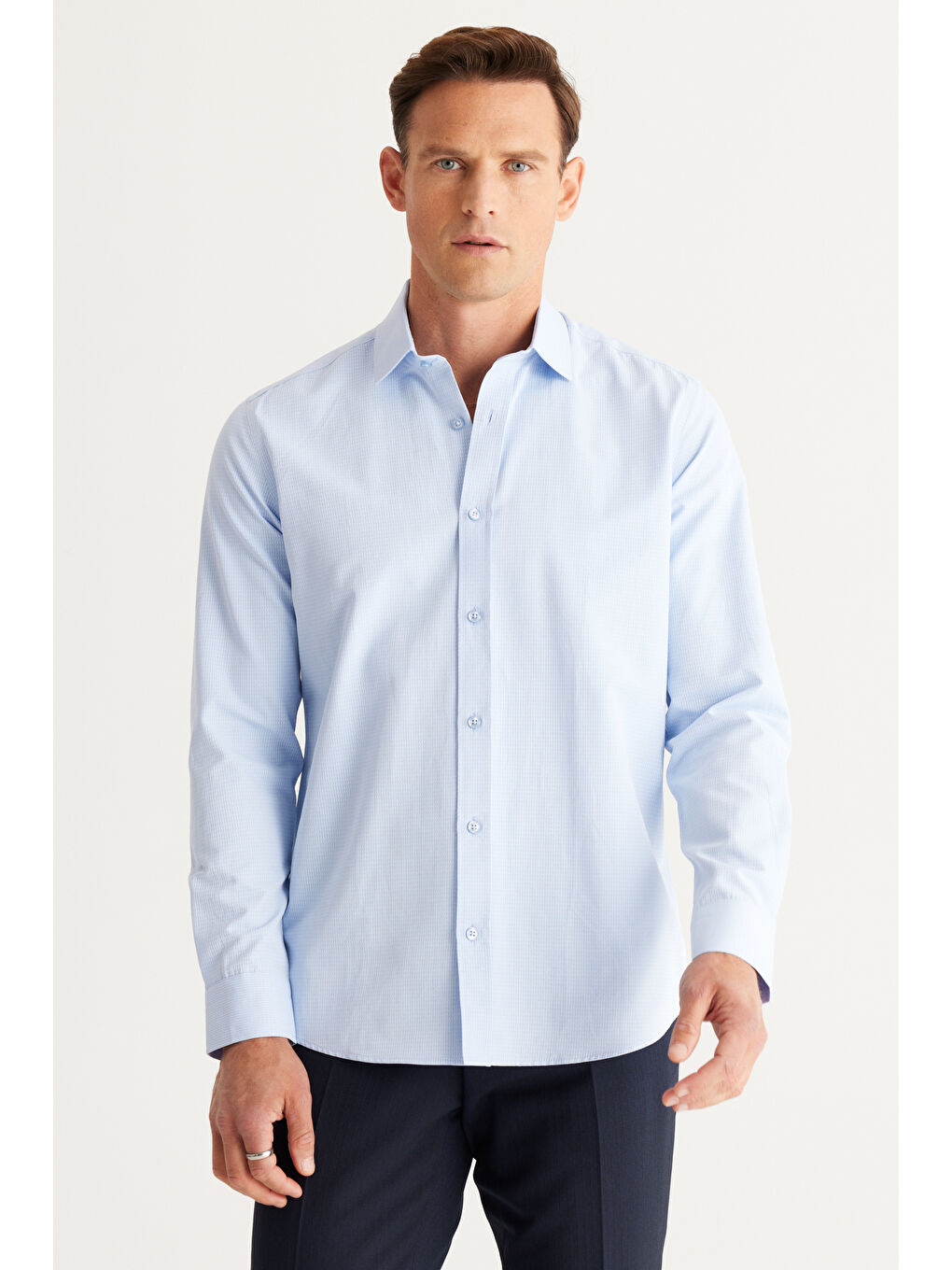 Erkek Açık Mavi Slim Fit Dar Kesim Klasik Yaka Pamuklu Armürlü Gömlek