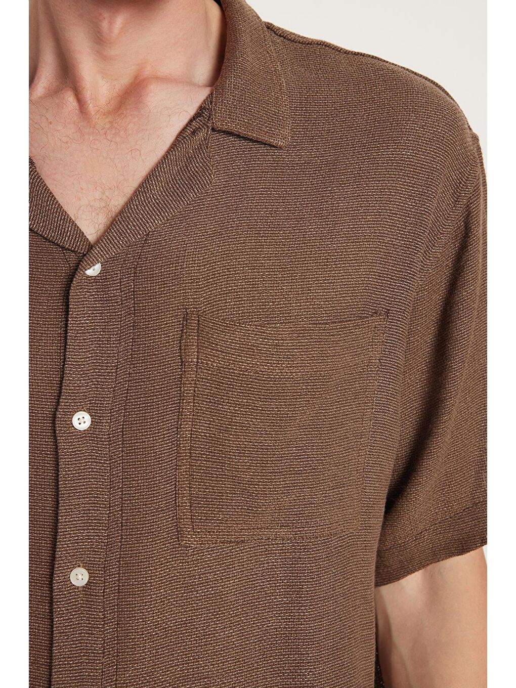 Erkek Relax Fit Apaş Yaka Rustik Kumaş Cepli Kısa Kol Rahat Kesim Kahverengi Gömlek-2