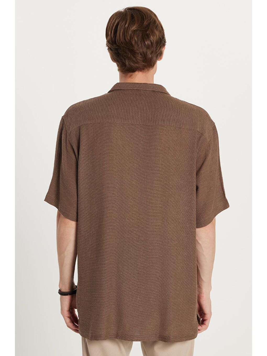 Erkek Relax Fit Apaş Yaka Rustik Kumaş Cepli Kısa Kol Rahat Kesim Kahverengi Gömlek-4