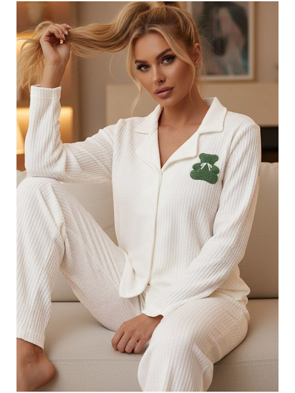 Beyaz Ayıcık Nakışlı Yumuşak Kışlık Düğmeli Waffle Örme Pijama Takım 7988