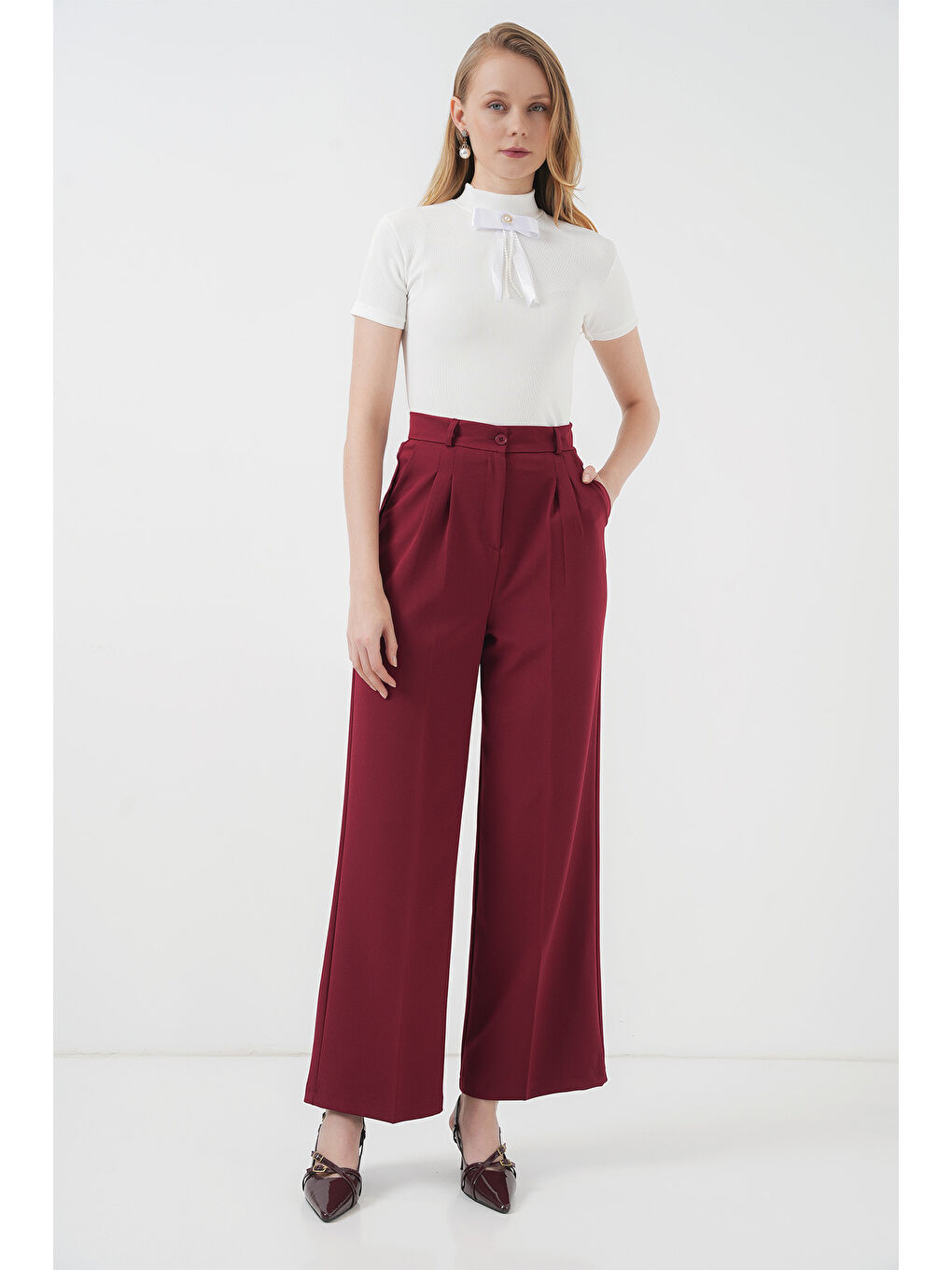 926 Yaka Detaylı Kısa Kol Bluz - Beyaz-1