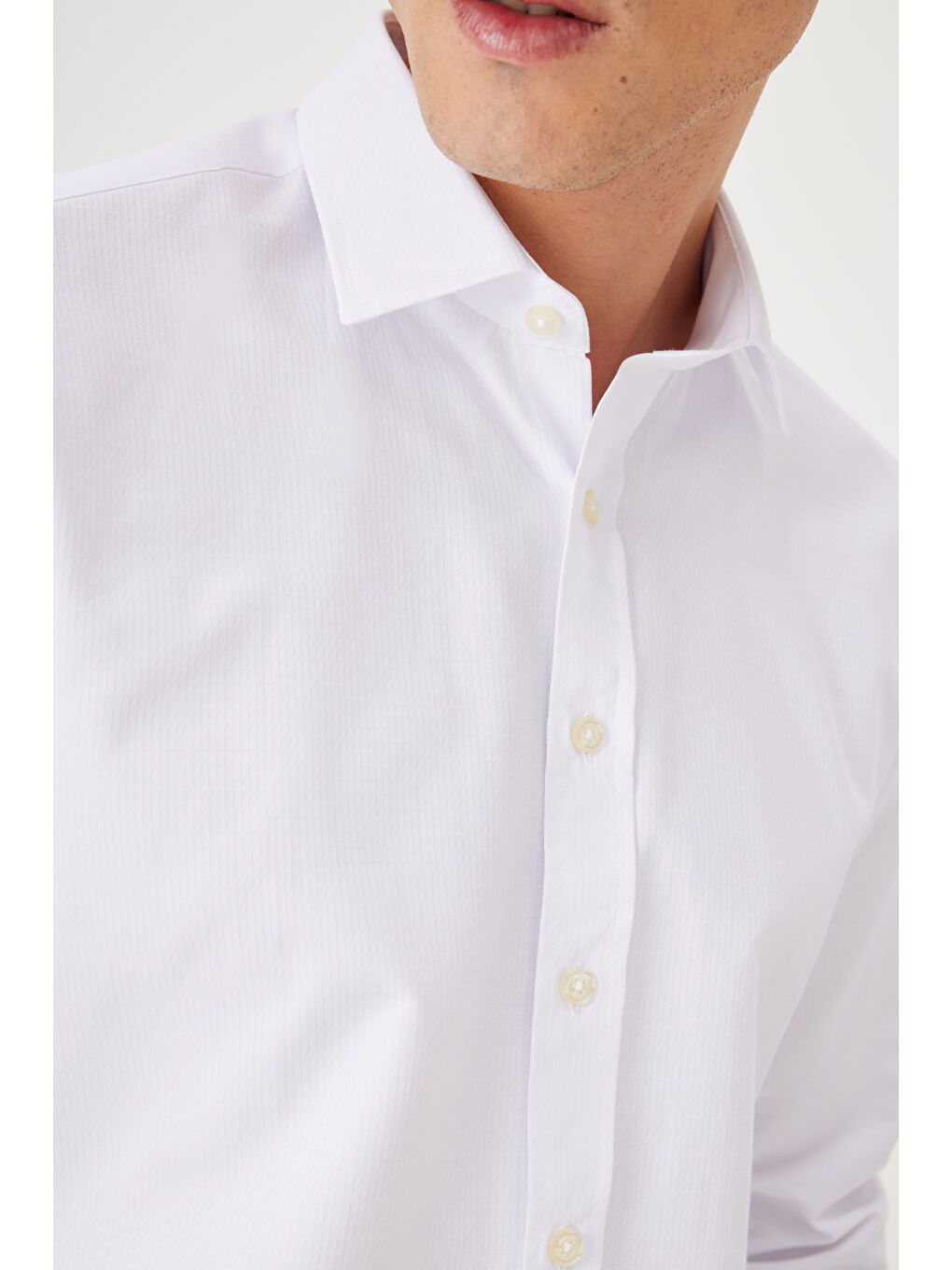 Erkek Beyaz Slim Fit Dar Kesim Klasik Yaka Pamuklu Armürlü Gömlek-4