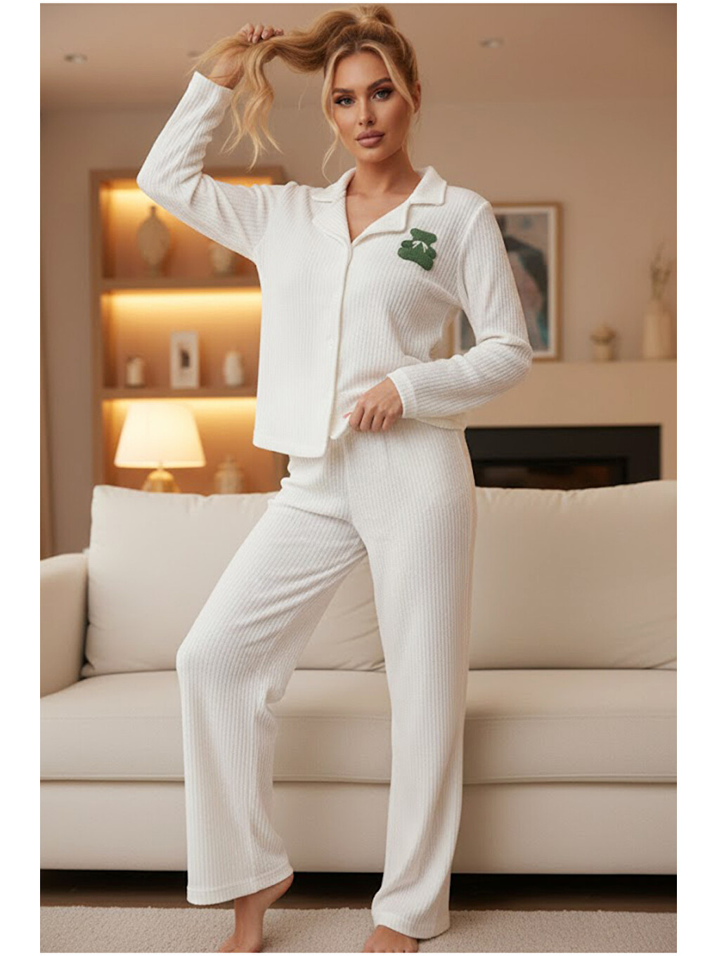 Beyaz Ayıcık Nakışlı Yumuşak Kışlık Düğmeli Waffle Örme Pijama Takım 7988-1