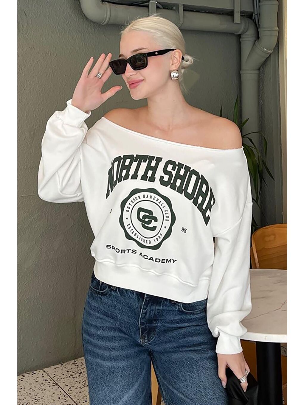 Madmext Beyaz Kayık Yaka Baskılı Kadın Sweatshirt MG2205