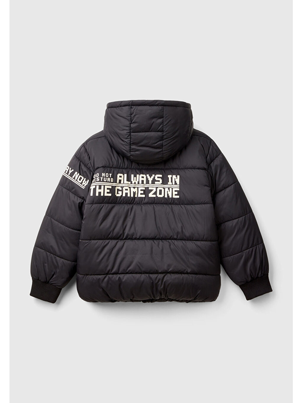 Erkek Çocuk Siyah Baskılı Önü Cepli Fermuarlı Pufa Mont-1
