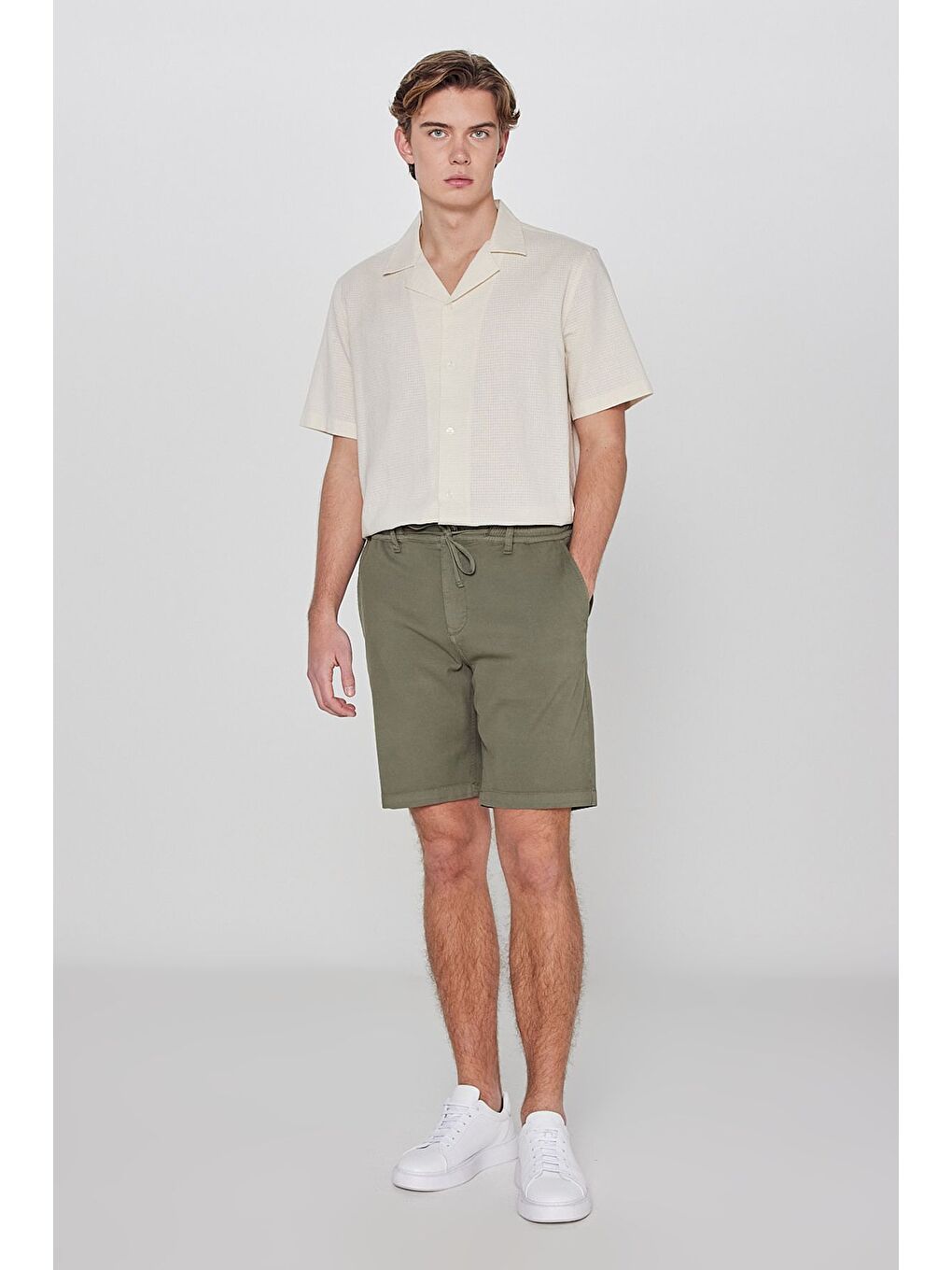 Haki Beli Lastikli Şort-1