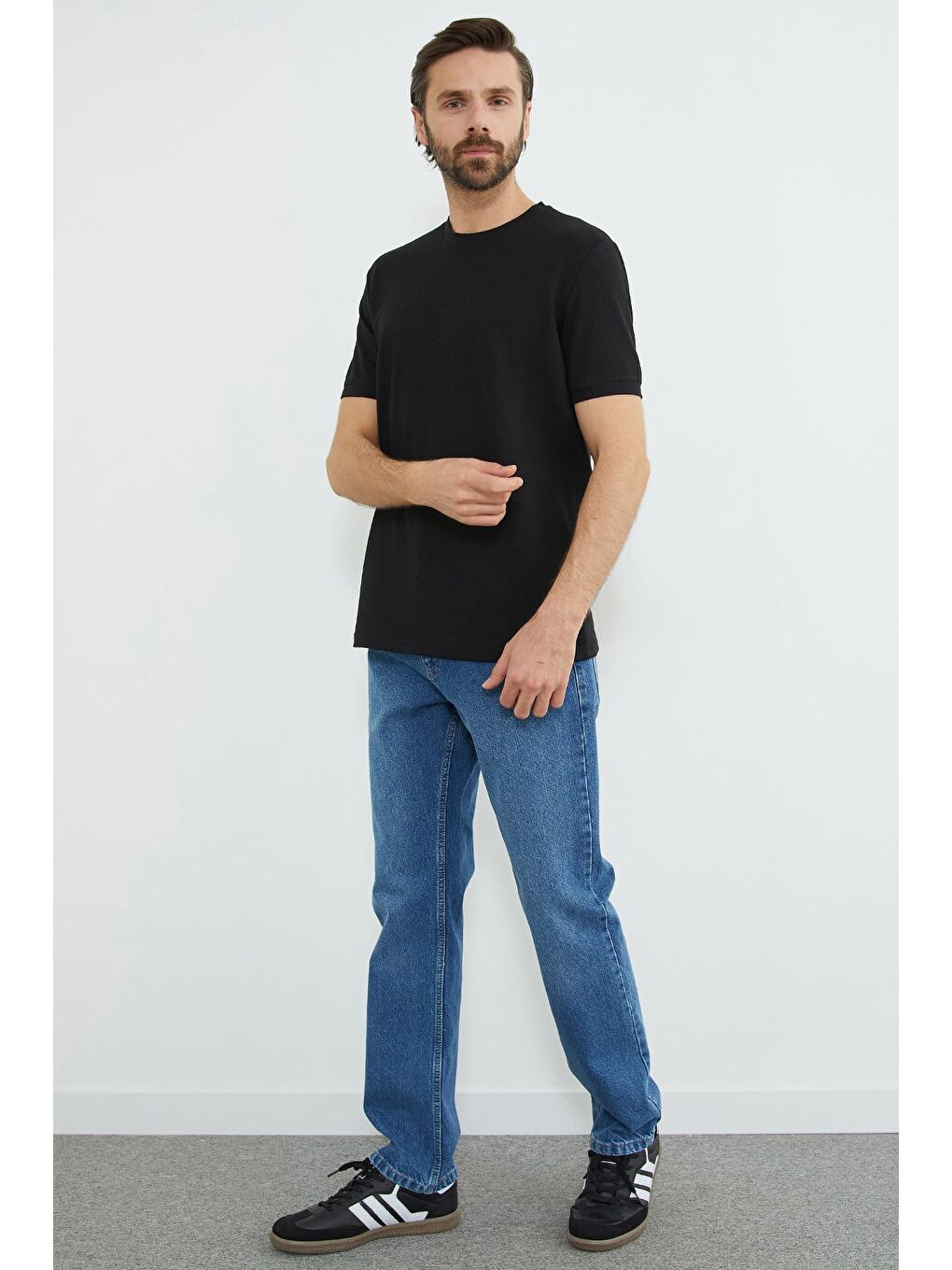 Siyah Petek Kumaş Bisiklet Yaka Tişört-3