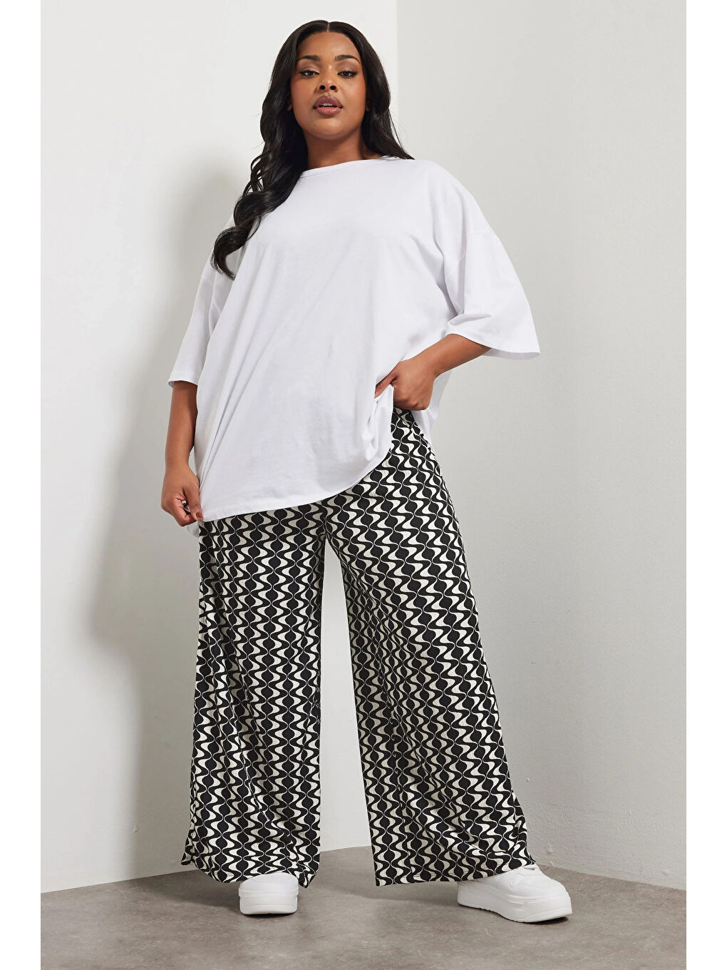 Siyah Büyük Beden Beli Lastikli Cepli Dsenli Bol Paça Pantolon 303970