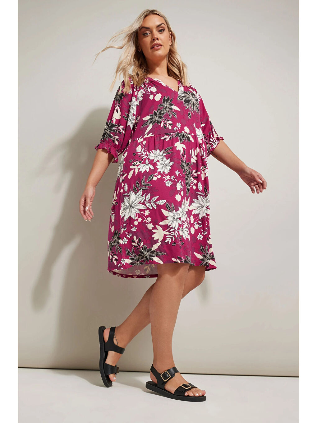 Pembe Büyük Beden V Yaka Kısa Kollu Çiçek Desenli Mini Elbise 304079-1