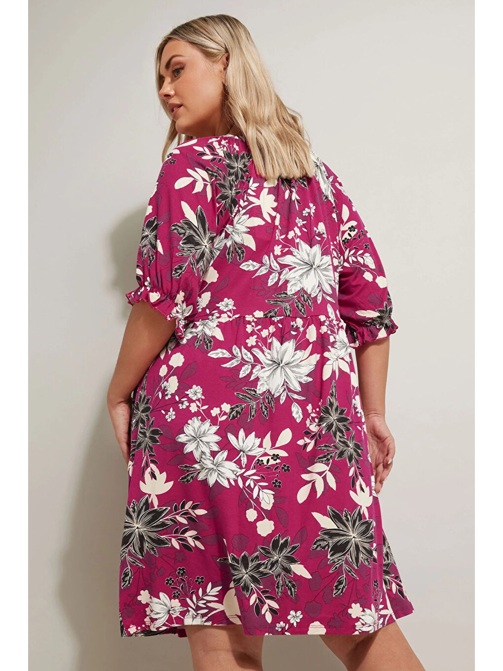 Pembe Büyük Beden V Yaka Kısa Kollu Çiçek Desenli Mini Elbise 304079-4