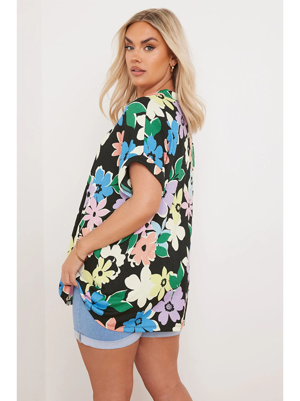 Karışık Büyük Beden Önü Düğmeli Kısa Kollu Çiçek Desenli Gömlek 303964-4