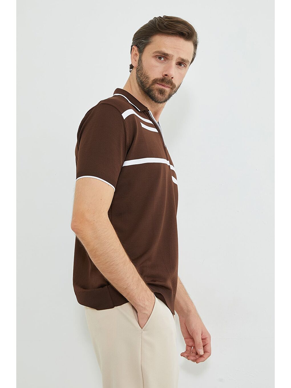 Kahverengi Çizgili Yarım Fermuarlı Polo Yaka Triko Tişört-4