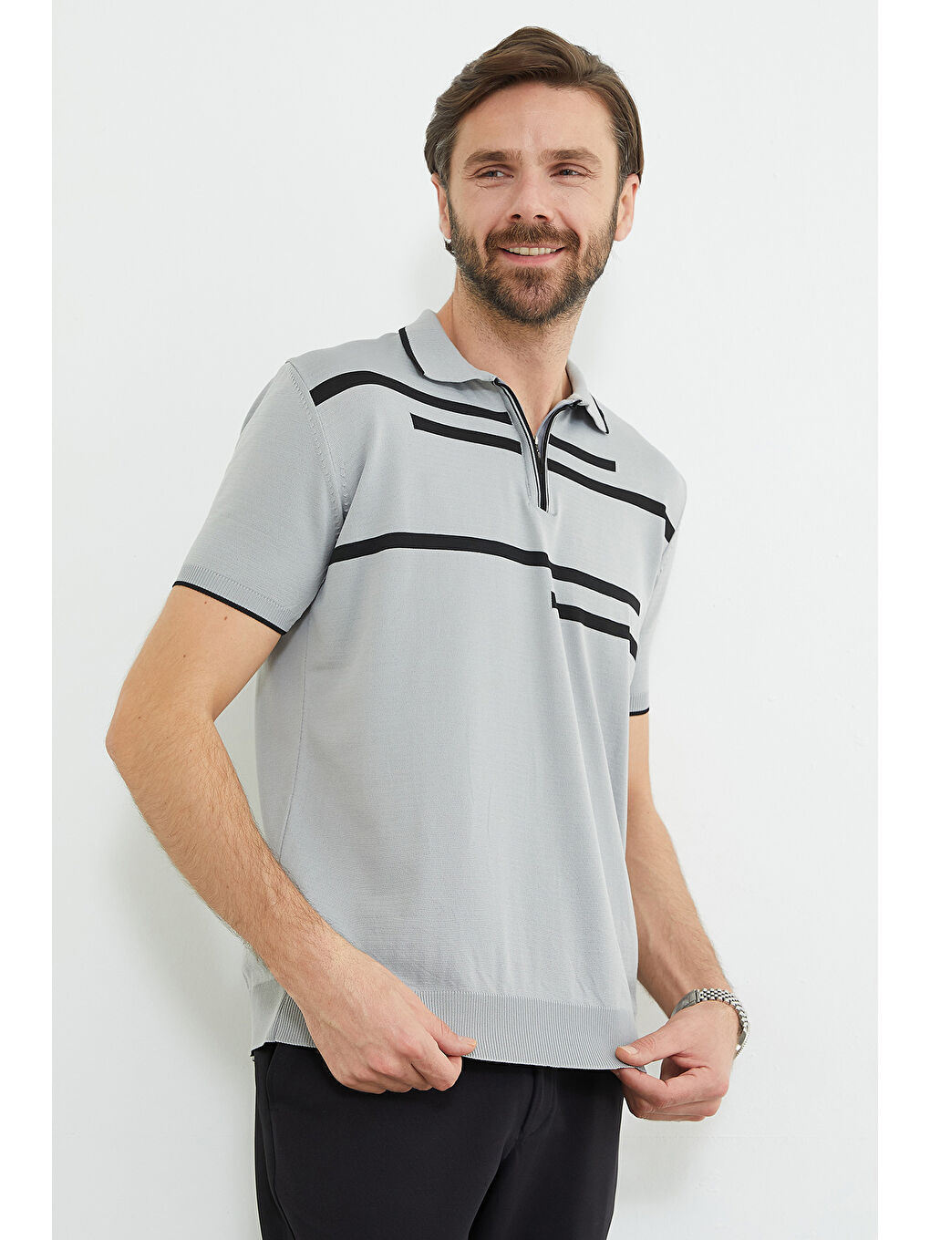 Gri Çizgili Yarım Fermuarlı Polo Yaka Triko Tişört-1