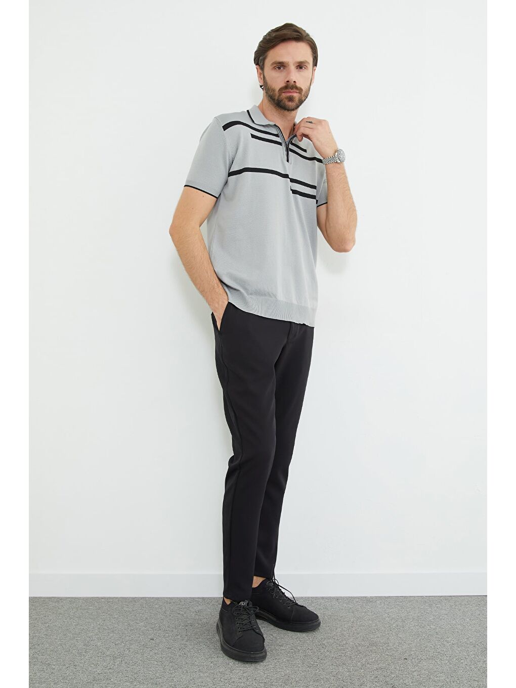 Gri Çizgili Yarım Fermuarlı Polo Yaka Triko Tişört-3