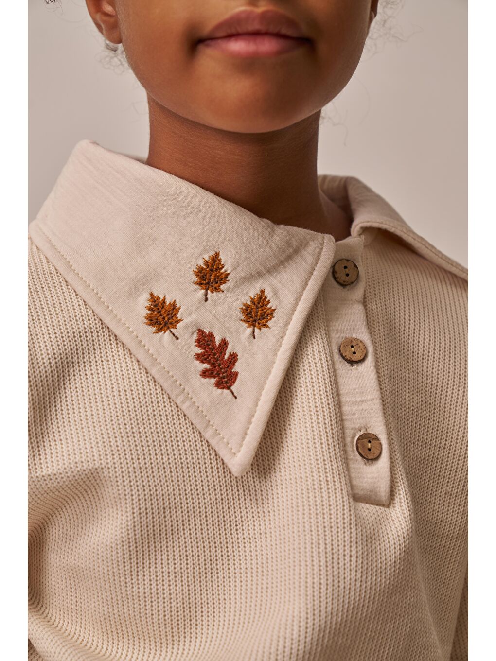 Bej Sonbahar Yaprak İşlemeli Çocuk Triko Takımı-1