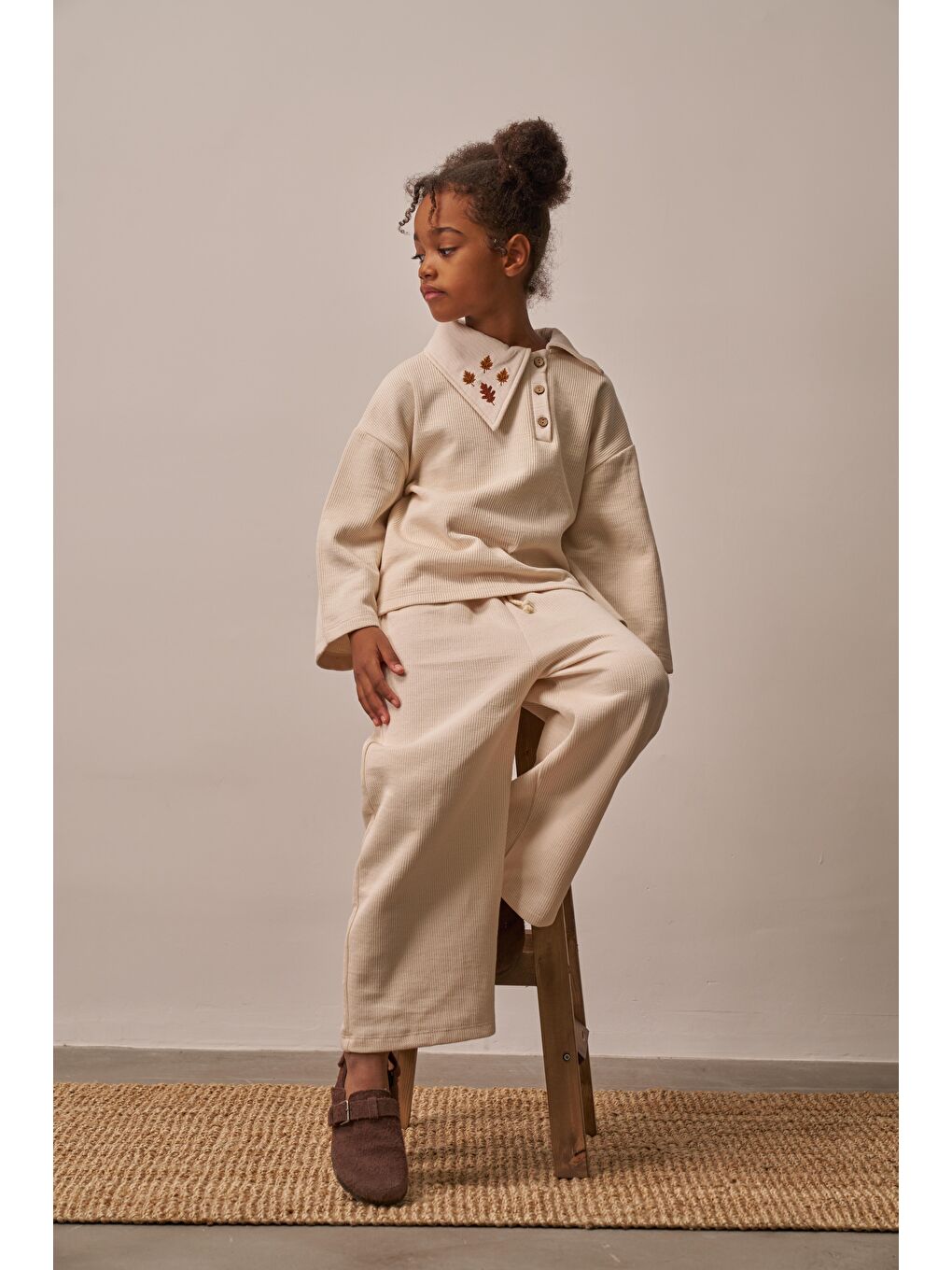 Bej Sonbahar Yaprak İşlemeli Çocuk Triko Takımı-2