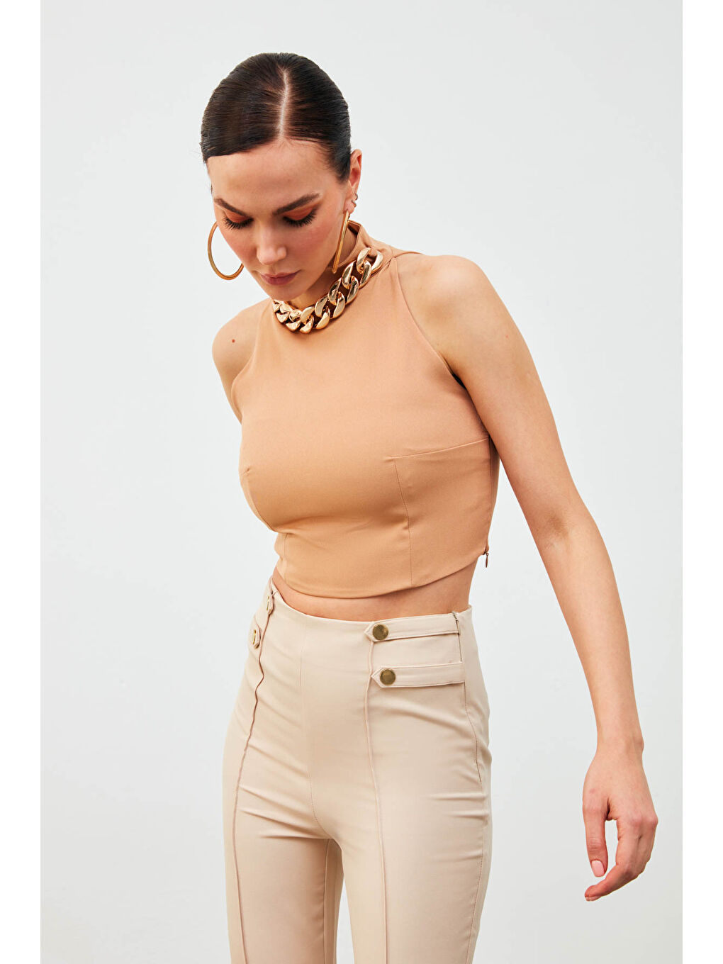 SATEEN Kahverengi Zincir Aksesuarlı Crop Bluz - Camel