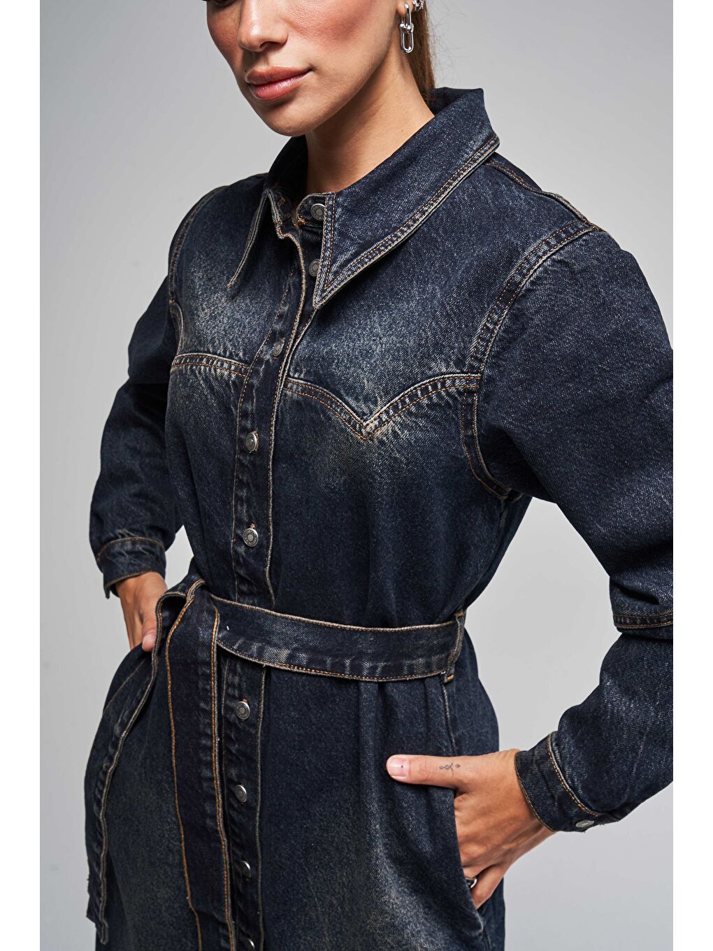 it's basic Mavi Kadın T Jean Rengi Kemer Detaylı Önü Düğmeli Denim Elbise - 4