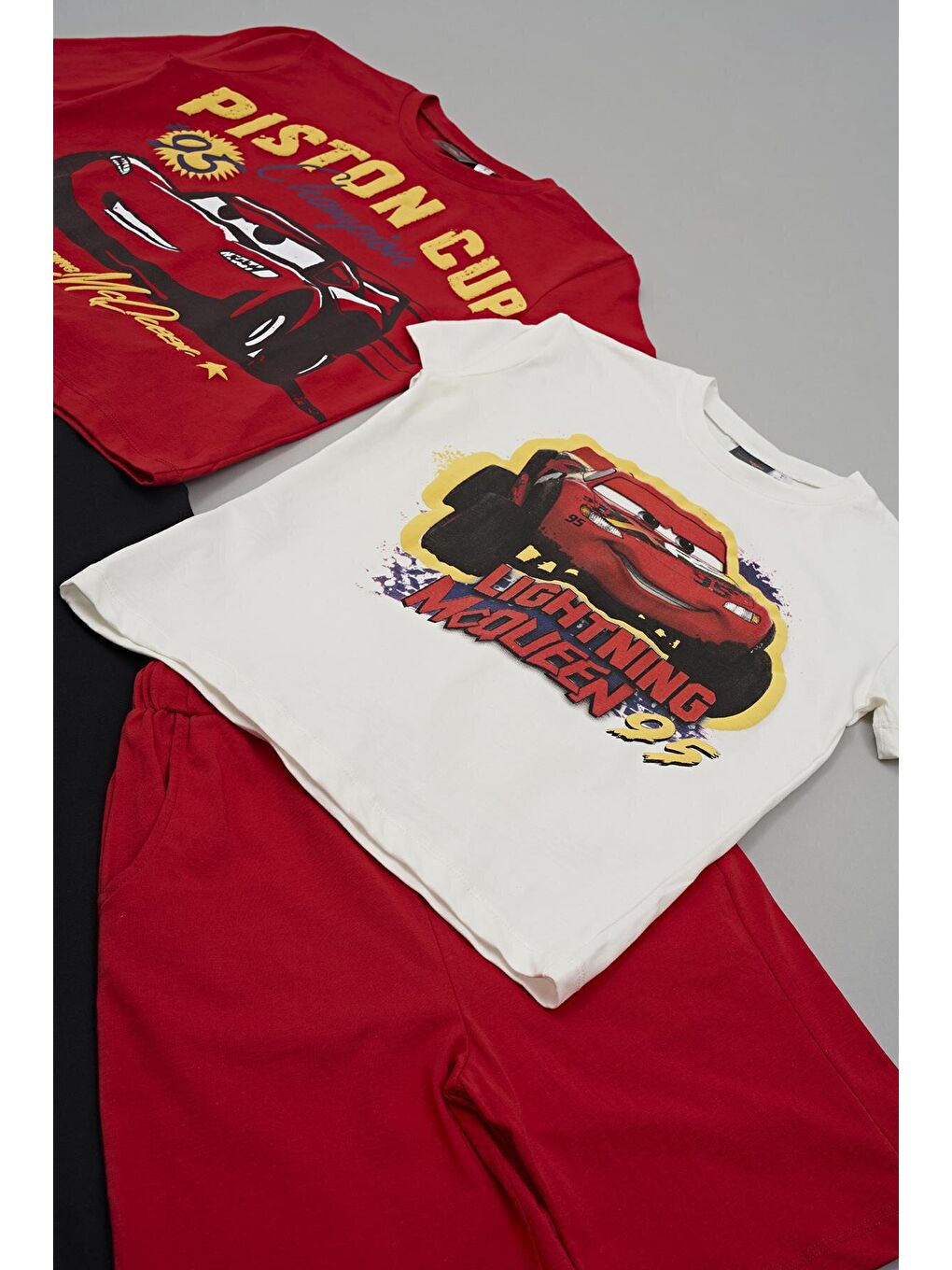 For You Kids Kırmızı 4'lü McQueen Baskılı Tshirt Şort Pantolon Kırmızı Takım - 1