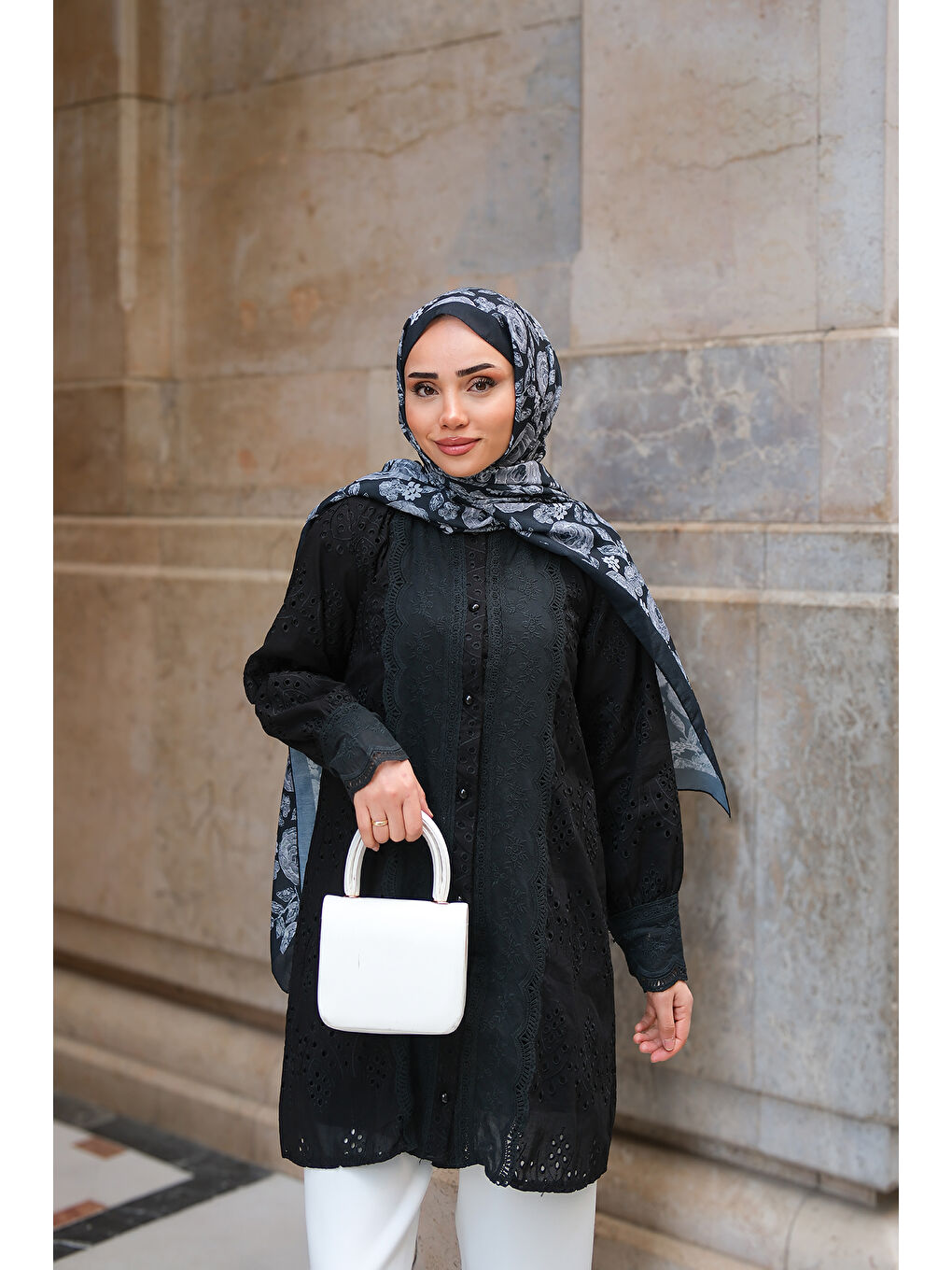 Kadın Önü Güpür Detaylı Oversize Gömlek Siyah-1