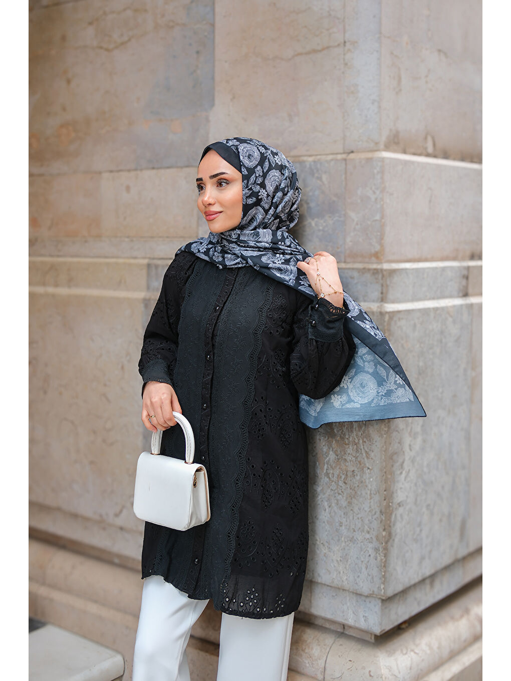 Kadın Önü Güpür Detaylı Oversize Gömlek Siyah-2