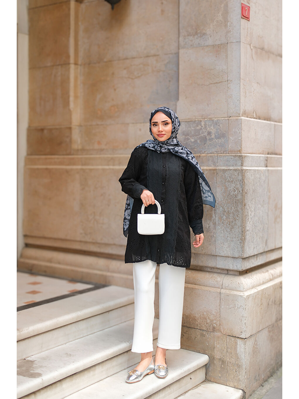 Kadın Önü Güpür Detaylı Oversize Gömlek Siyah-3