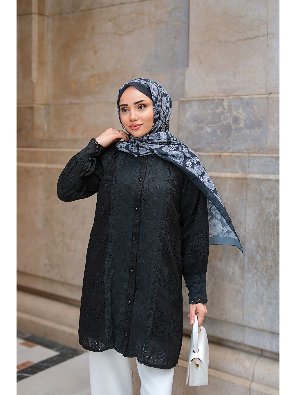 Kadın Önü Güpür Detaylı Oversize Gömlek Siyah-4