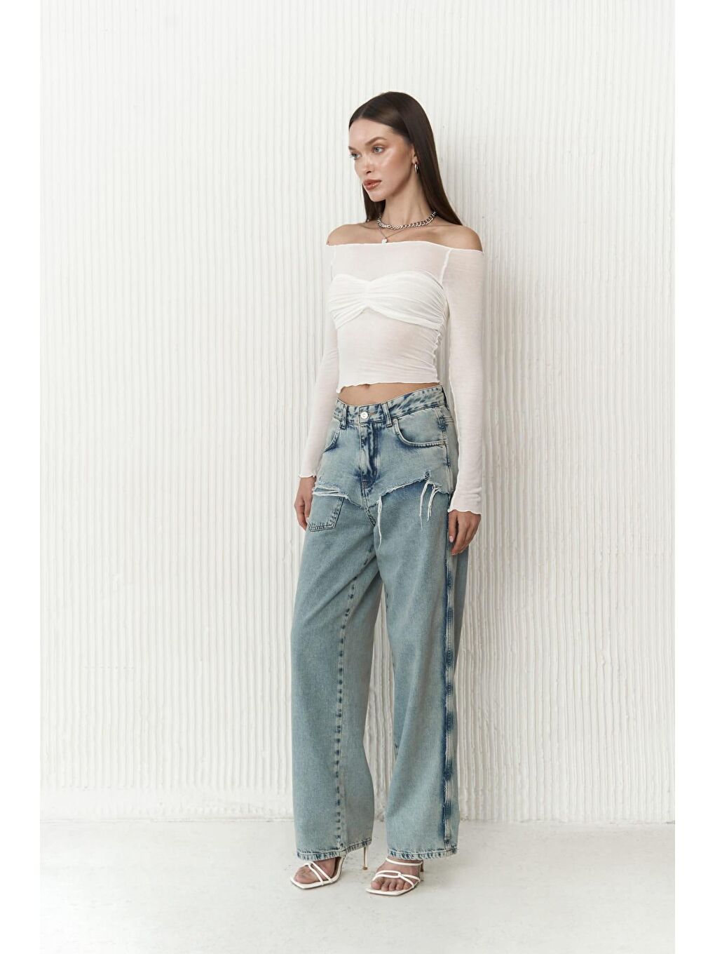 Kellen Buz Mavi Yırtık Detay Jean Pantolon