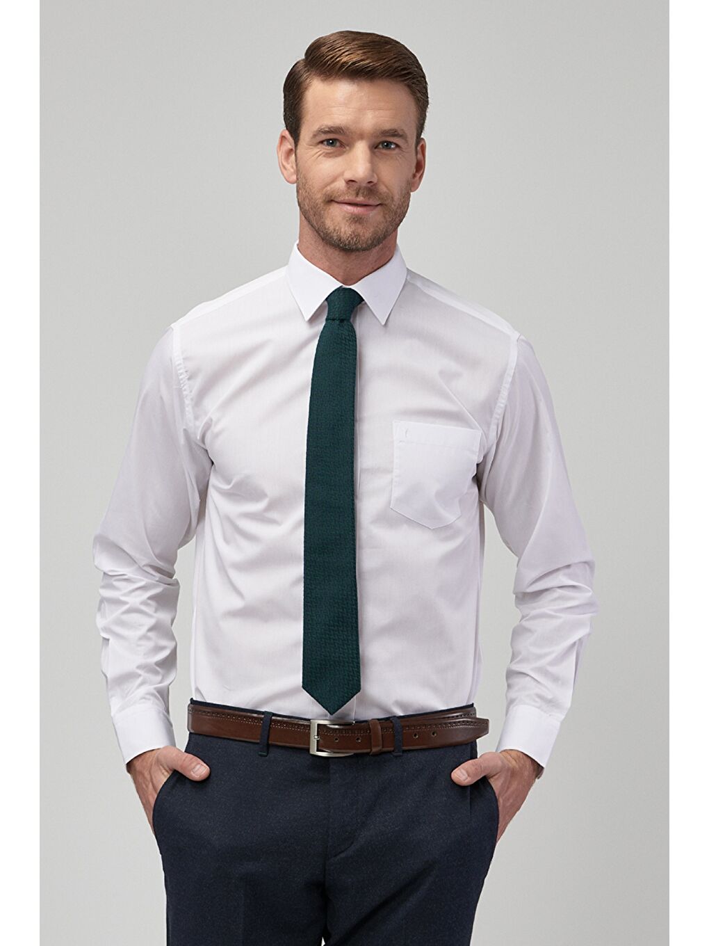 Erkek Beyaz Regular Fit Geniş Kesim Klasik Yaka Pamuklu Basic Cepli Gömlek