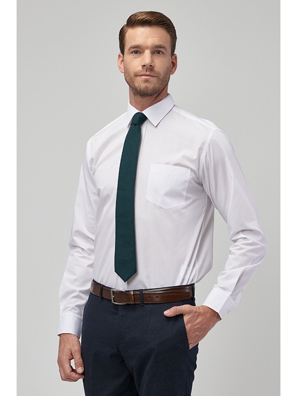 Erkek Beyaz Regular Fit Geniş Kesim Klasik Yaka Pamuklu Basic Cepli Gömlek-2