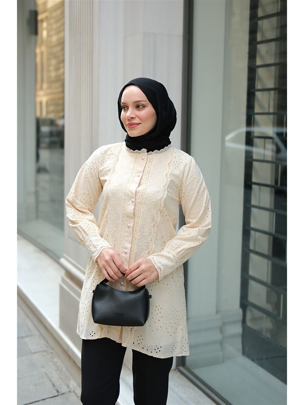 Ekru Kadın Önü Güpür Detaylı Oversize Gömlek Krem-1