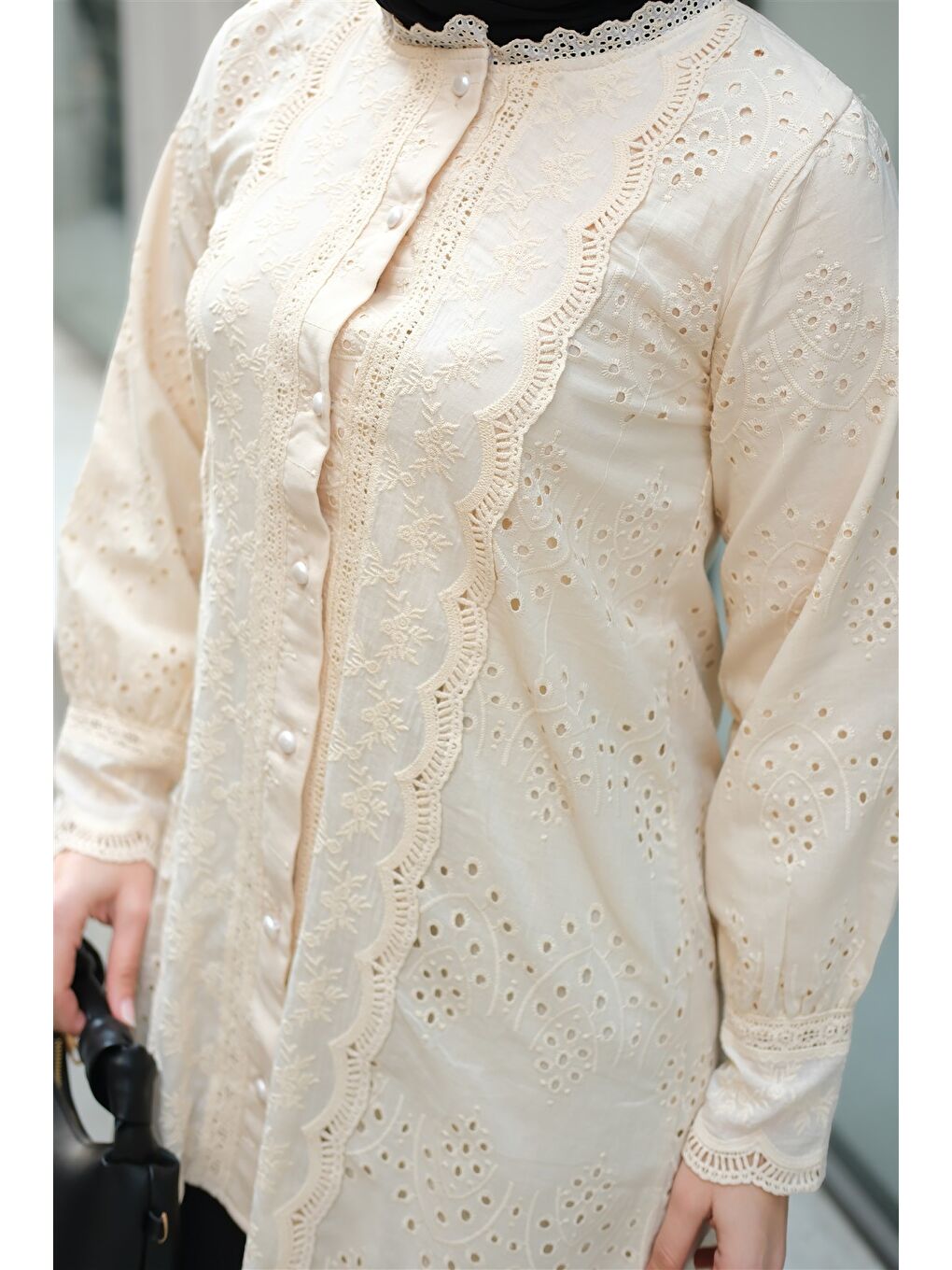 Ekru Kadın Önü Güpür Detaylı Oversize Gömlek Krem-2