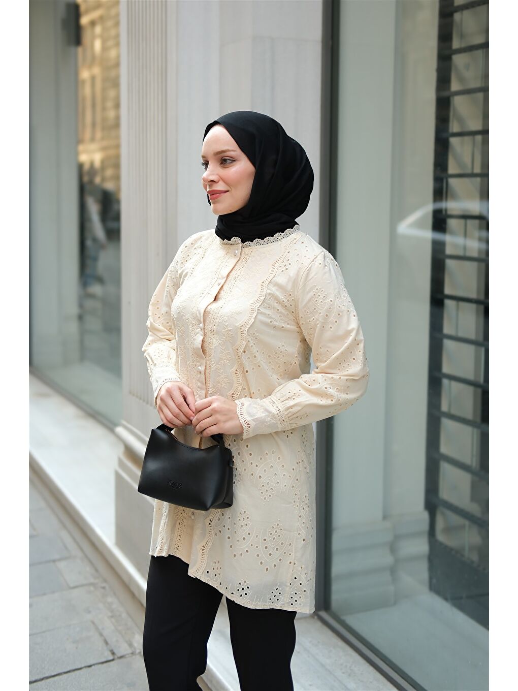 Ekru Kadın Önü Güpür Detaylı Oversize Gömlek Krem-3