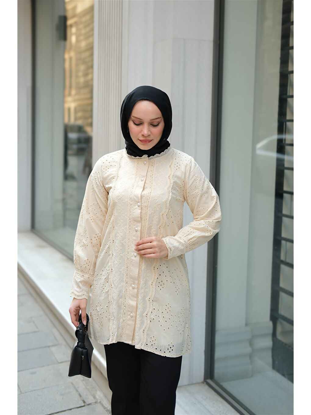 Ekru Kadın Önü Güpür Detaylı Oversize Gömlek Krem-4