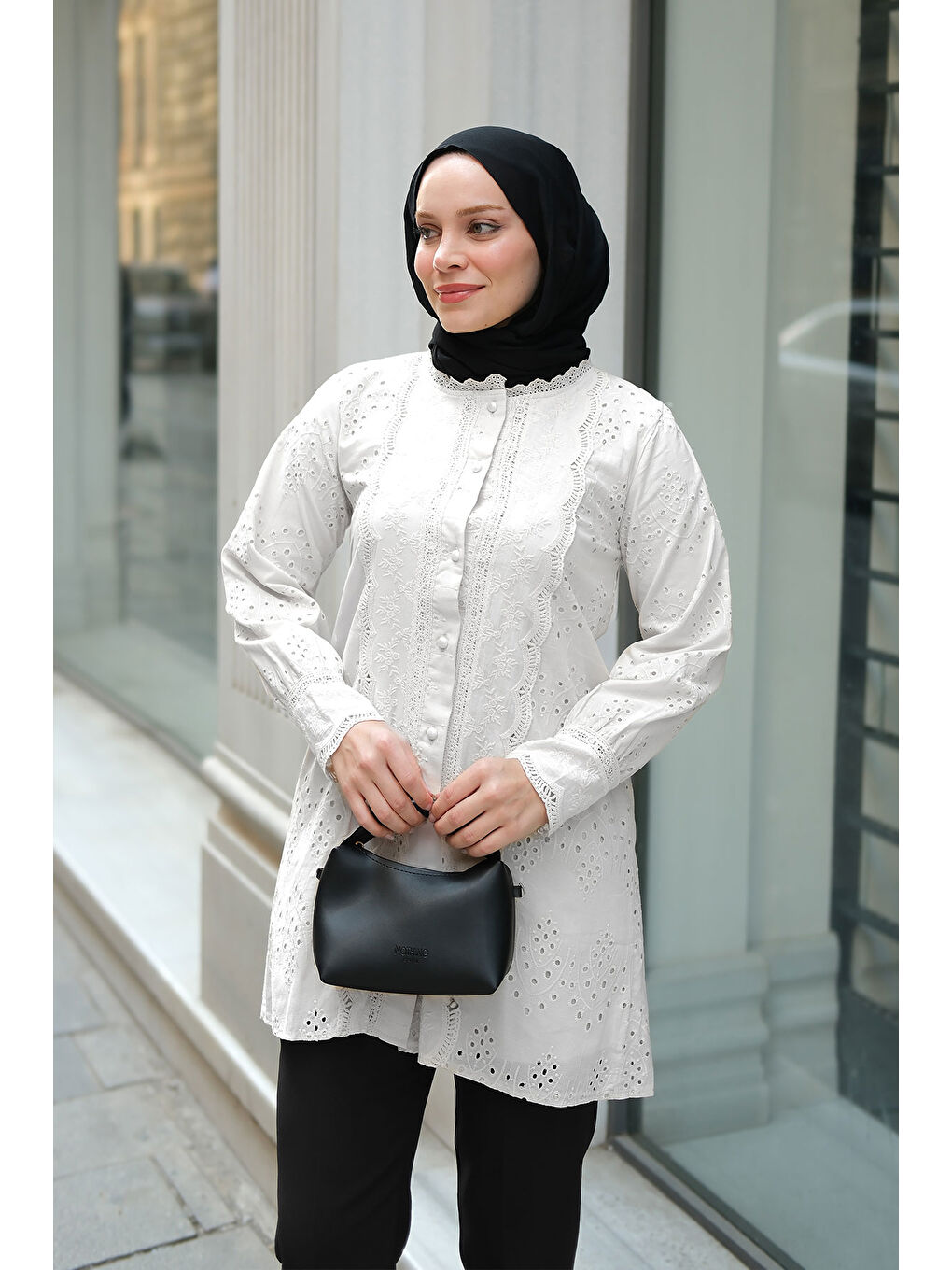 Kadın Önü Güpür Detaylı Oversize Gömlek Beyaz-1