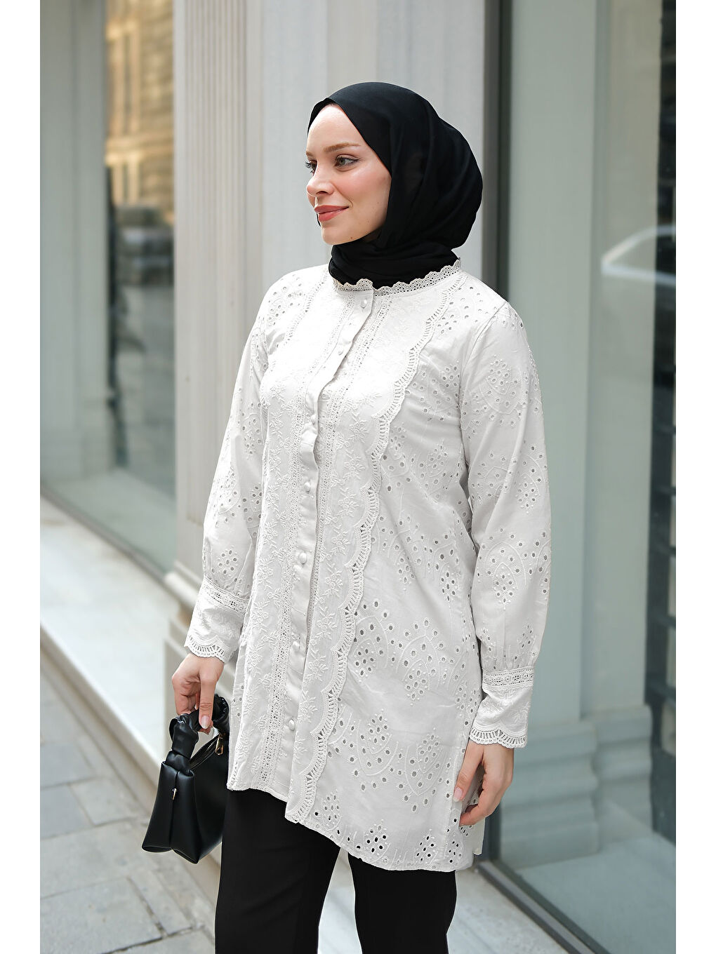 Kadın Önü Güpür Detaylı Oversize Gömlek Beyaz-2