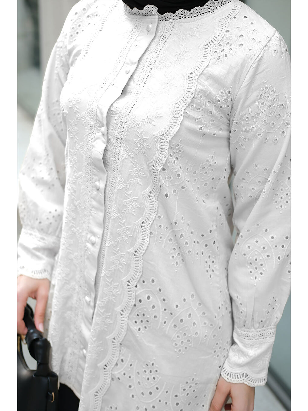 Kadın Önü Güpür Detaylı Oversize Gömlek Beyaz-4