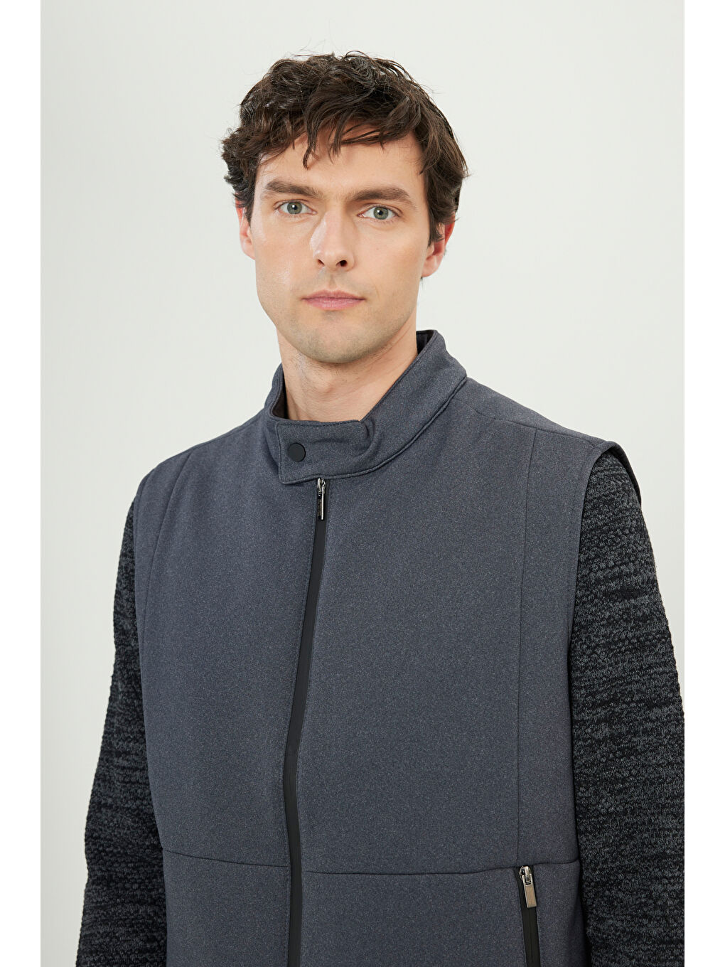 Erkek Antrasit Standart Fit Normal Kesim Dik Yaka Yelek-3