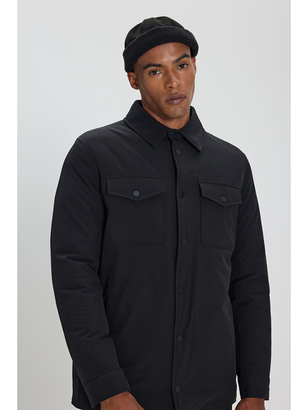 Erkek Siyah Standart Fit Normal Kesim Cepli Ceket Gömlek-4