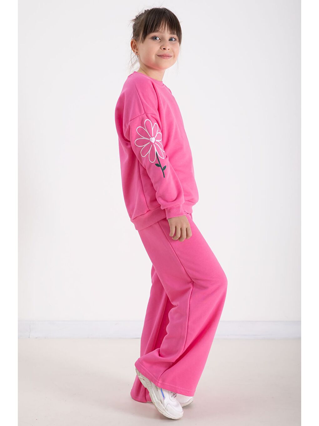 Pembe Kolları Papatya Nakışlı Bisiklet Yaka Kız Çocuk Eşofman Takımı 22743-1