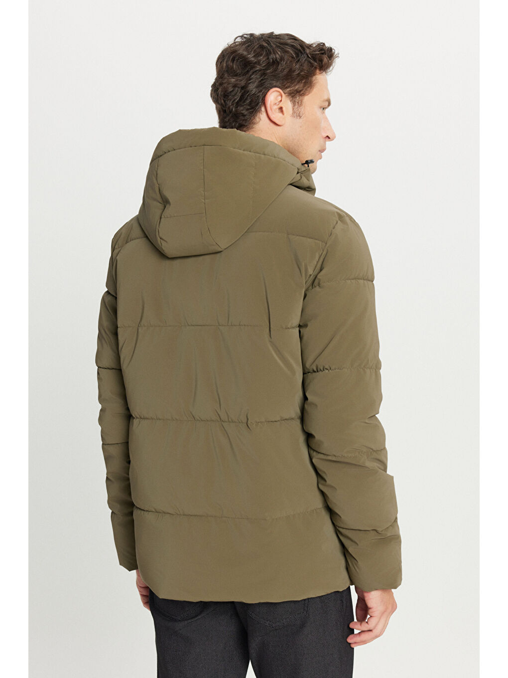 Erkek Haki Standart Fit Normal Kesim Dik Yaka Kapüşonlu Kapak Cepil Şişme Mont-4