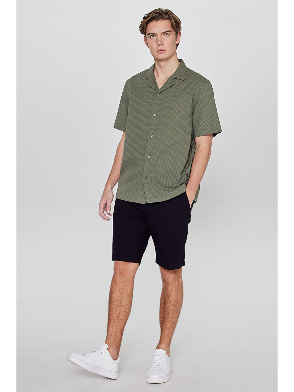 Siyah Beli Lastikli Şort-1