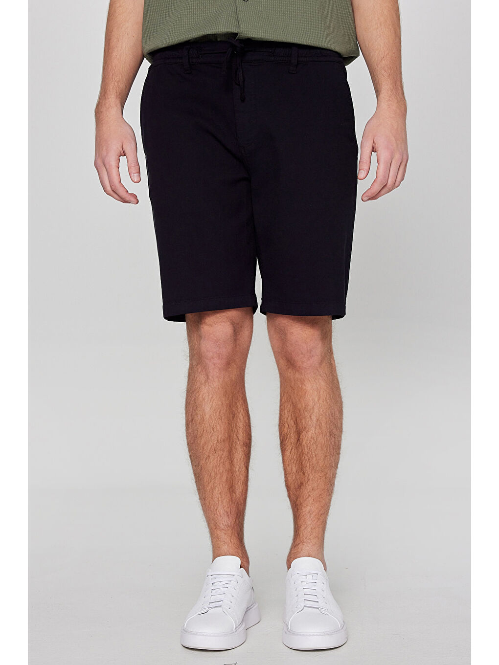 Siyah Beli Lastikli Şort-2