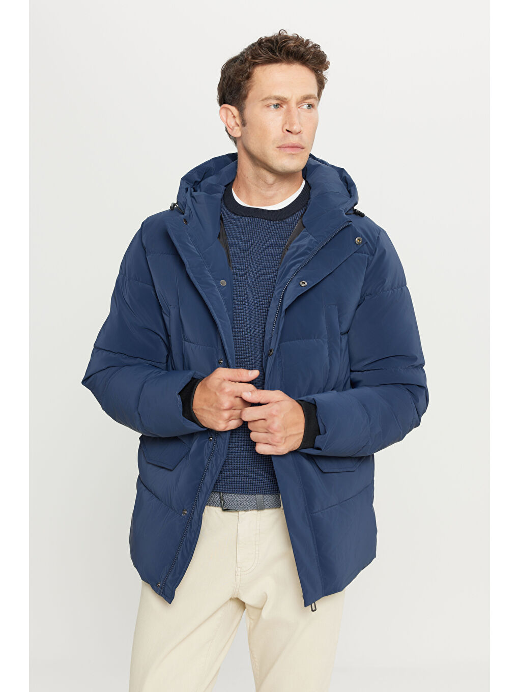 Erkek İndigo Standart Fit Normal Kesim Dik Yaka Kapüşonlu Kapak Cepil Şişme Mont-2