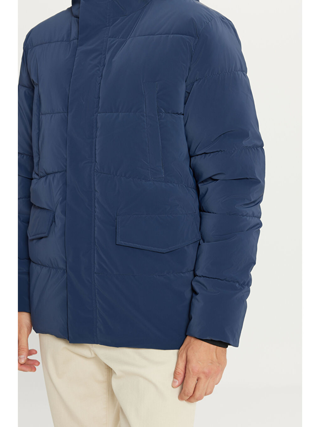 Erkek İndigo Standart Fit Normal Kesim Dik Yaka Kapüşonlu Kapak Cepil Şişme Mont-4