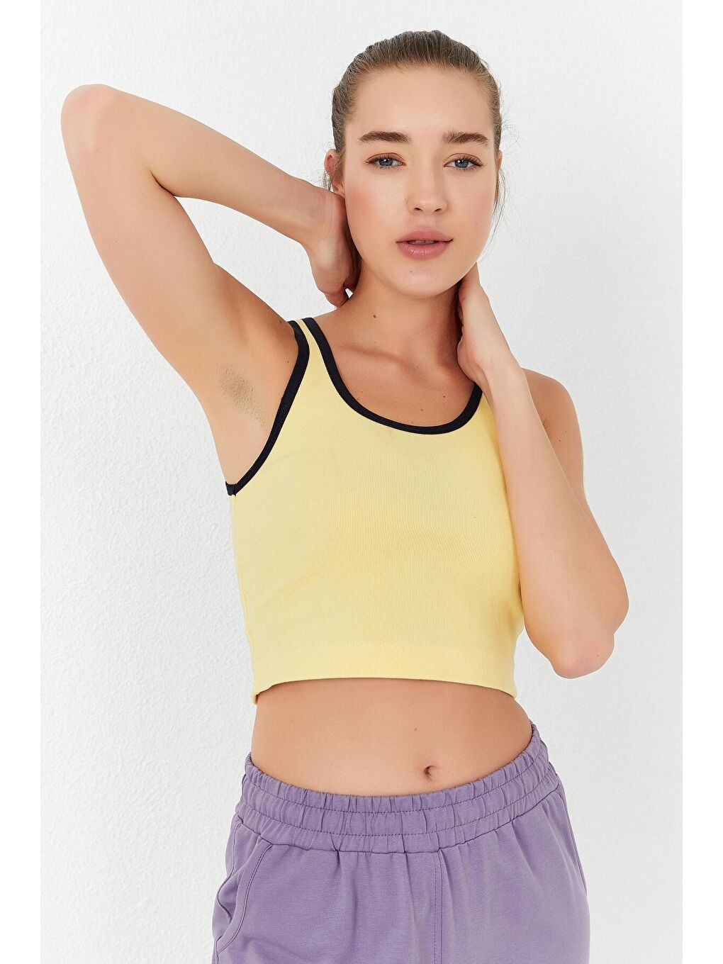 TOMMYLIFE Sarı Limon Basic Sıfır Kol Dar Kalıp U Yaka Kadın Crop Top Atlet - 97162