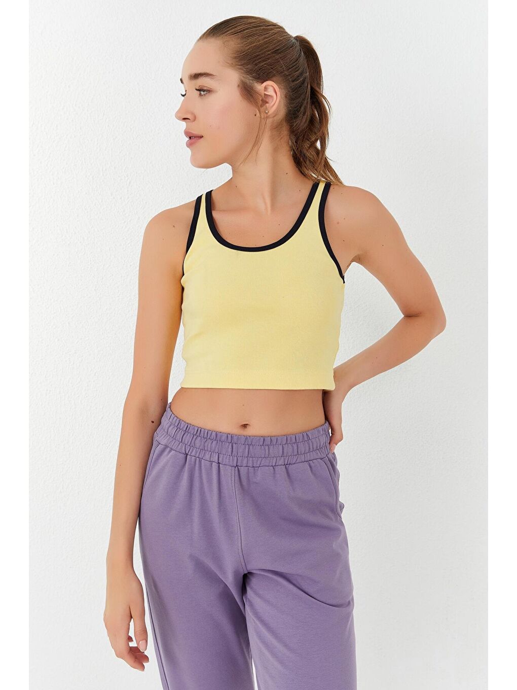 TOMMYLIFE Sarı Limon Basic Sıfır Kol Dar Kalıp U Yaka Kadın Crop Top Atlet - 97162 - 2