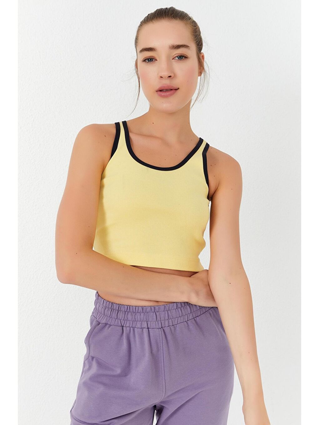 TOMMYLIFE Sarı Limon Basic Sıfır Kol Dar Kalıp U Yaka Kadın Crop Top Atlet - 97162 - 4